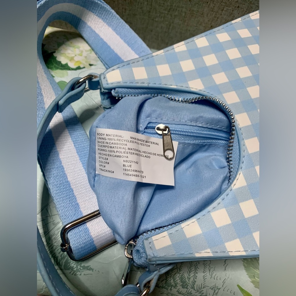 🦋NEW 🦋Mini suitcase style bag, blue and white🦋
#BLUE - Picture 6 of 16